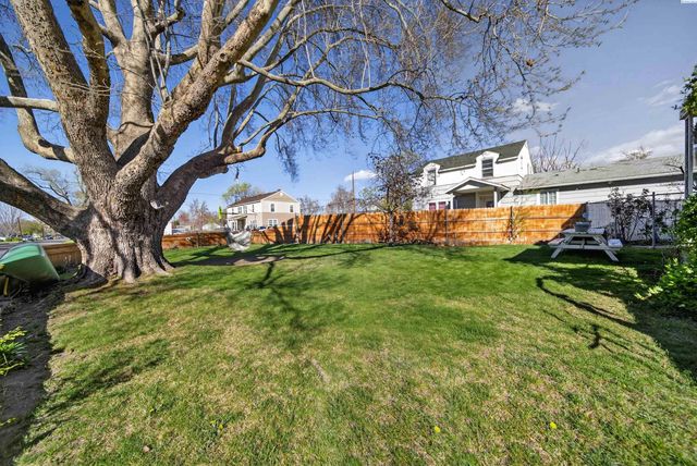 1011 Comstock St, Richland, WA 99352