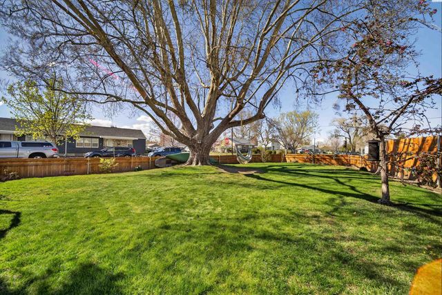 1011 Comstock St, Richland, WA 99352