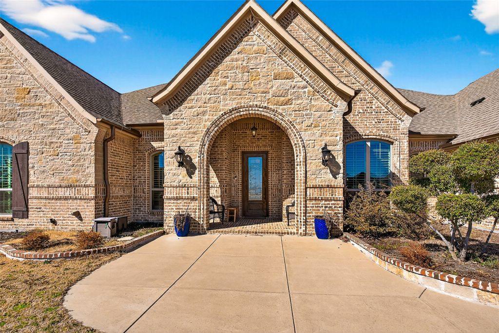 12099 Briargrove Lane, Talty, TX 75126