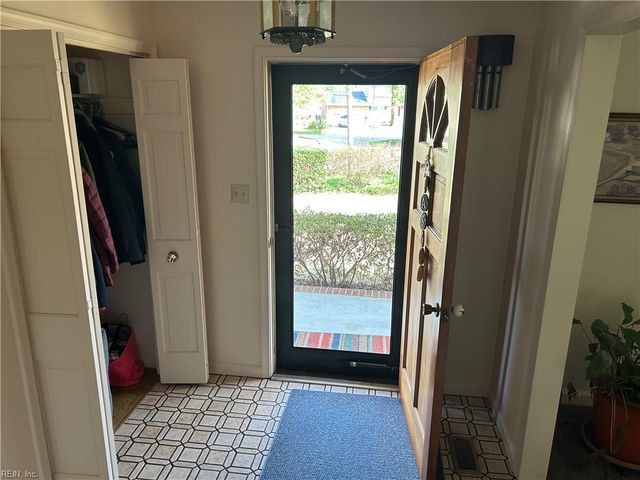 108 Dawson DR, Seaford, VA 23696