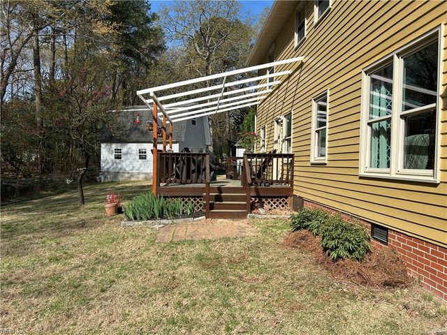108 Dawson DR, Seaford, VA 23696