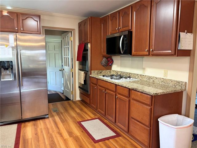 108 Dawson DR, Seaford, VA 23696