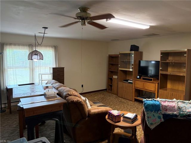 108 Dawson DR, Seaford, VA 23696