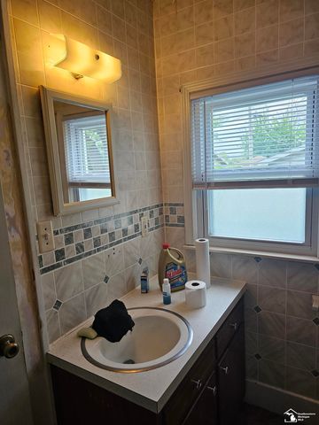 32256 York Street, Rockwood, MI 48173