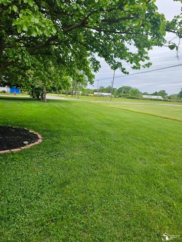 32256 York Street, Rockwood, MI 48173