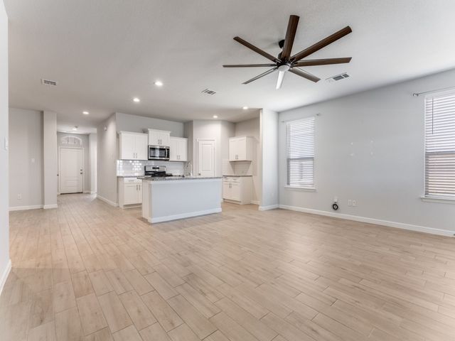 9609 Alderleaf Trail, Fort Worth, TX 76036