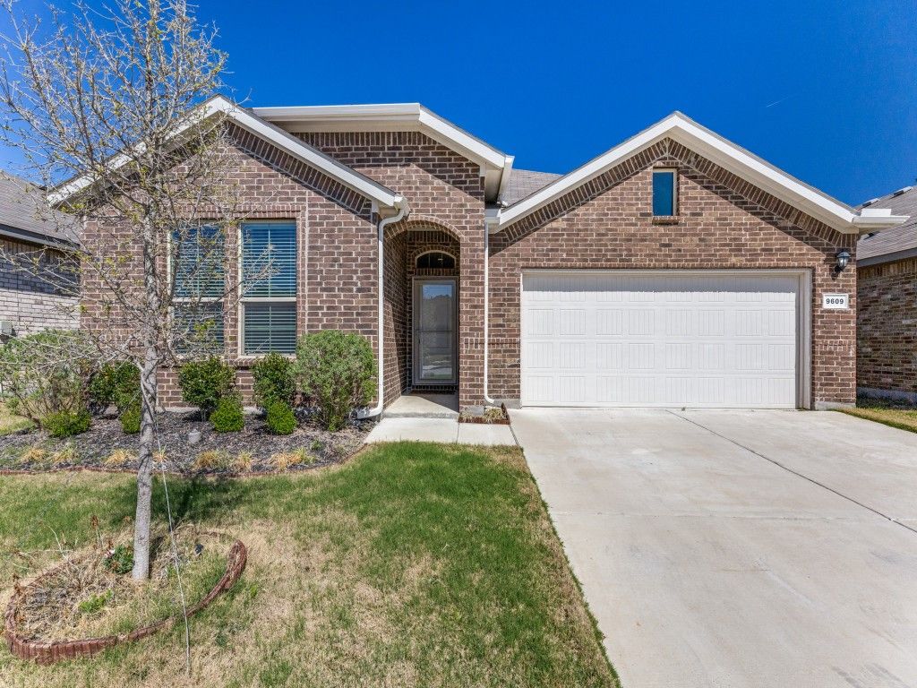 9609 Alderleaf Trail, Fort Worth, TX 76036