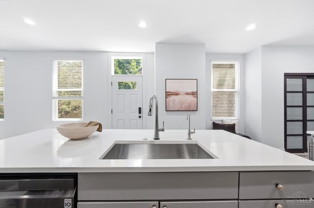 951 Parkside Place, Cincinnati, OH 45202