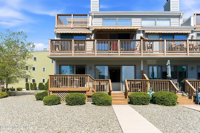 41 Hidden Harbor Drive, Point Pleasant, NJ 08742