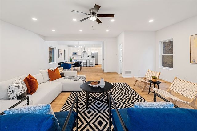 440 Wyola Str., Mt Washington, PA 15211