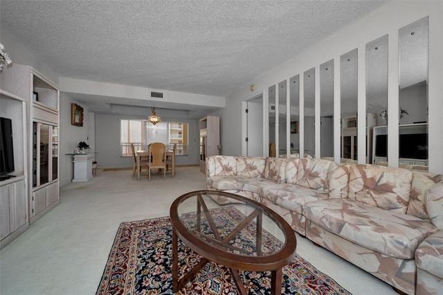 9000 COMMODORE DRIVE 402, Seminole, FL 33776