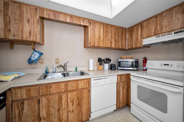 9000 COMMODORE DRIVE 402, Seminole, FL 33776