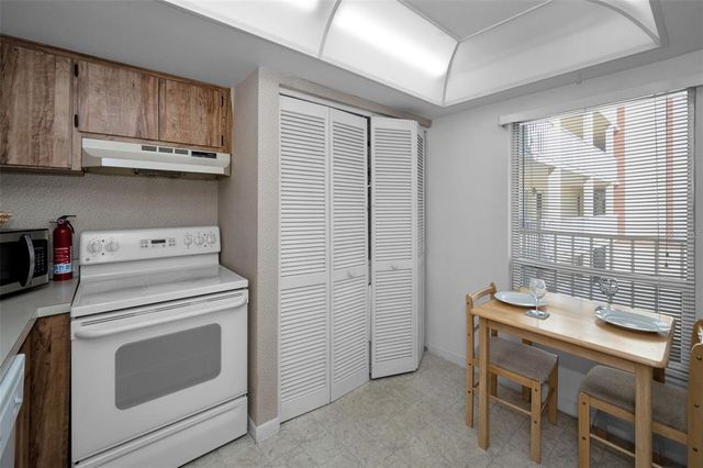9000 COMMODORE DRIVE 402, Seminole, FL 33776