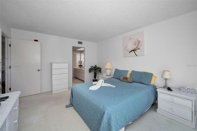 9000 COMMODORE DRIVE 402, Seminole, FL 33776