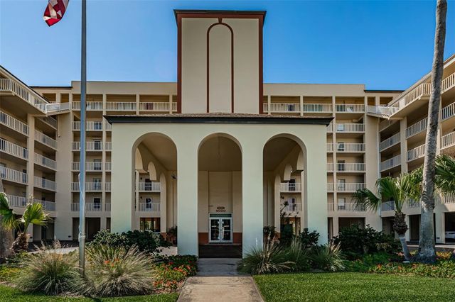 9000 COMMODORE DRIVE 402, Seminole, FL 33776