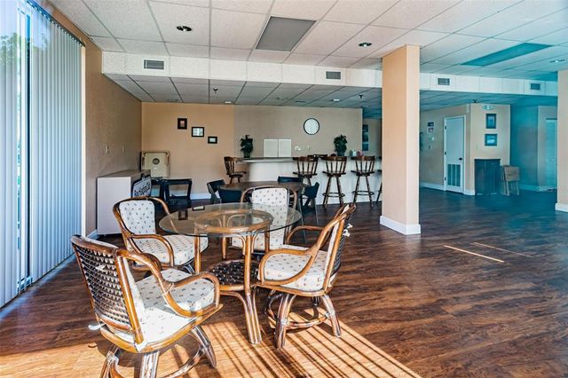 9000 COMMODORE DRIVE 402, Seminole, FL 33776