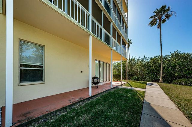 9000 COMMODORE DRIVE 402, Seminole, FL 33776