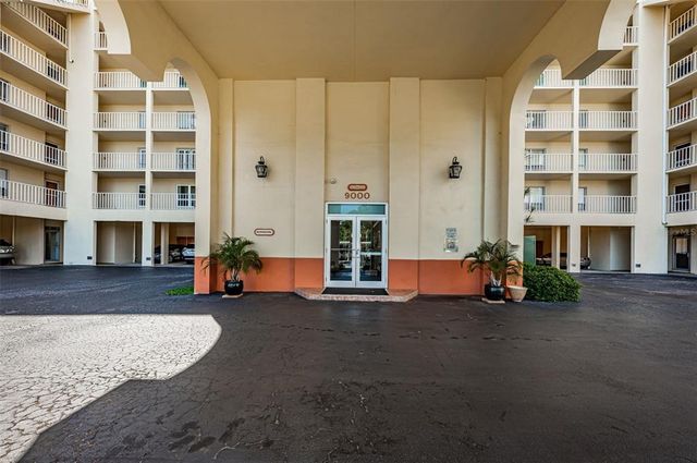 9000 COMMODORE DRIVE 402, Seminole, FL 33776