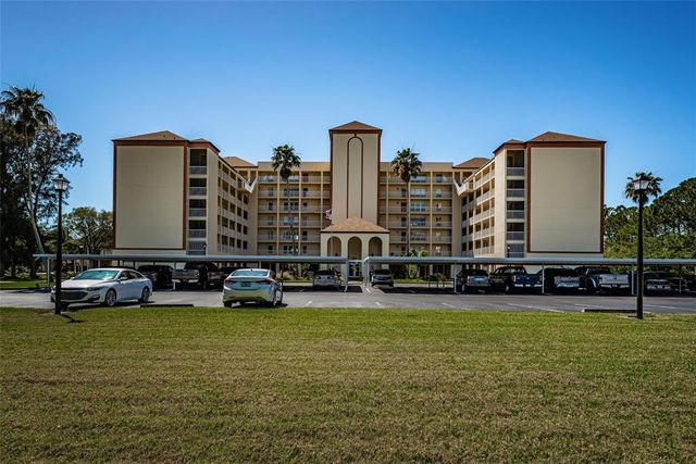 9000 COMMODORE DRIVE 402, Seminole, FL 33776