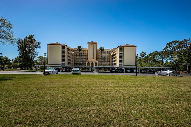 9000 COMMODORE DRIVE 402, Seminole, FL 33776