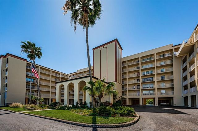 9000 COMMODORE DRIVE 402, Seminole, FL 33776