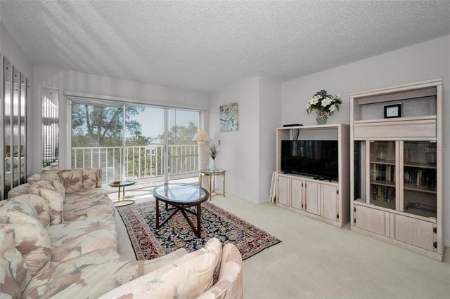 9000 COMMODORE DRIVE 402, Seminole, FL 33776