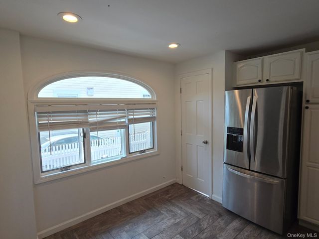 267 Plainfield Avenue 1F, Floral Park, NY 11001
