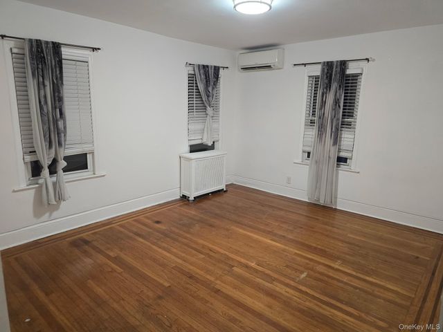 267 Plainfield Avenue 1F, Floral Park, NY 11001