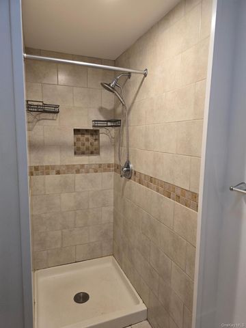 267 Plainfield Avenue 1F, Floral Park, NY 11001