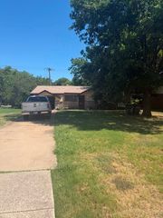 2701 Plaza Street, Arlington, TX 76010