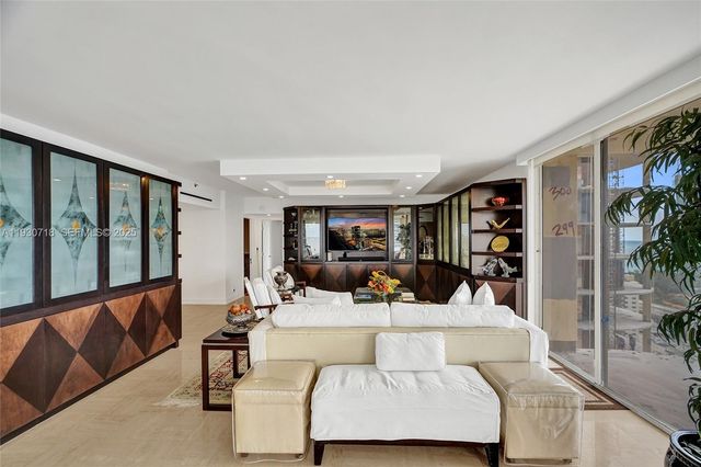 19355 Turnberry Way 26E, Aventura, FL 33180