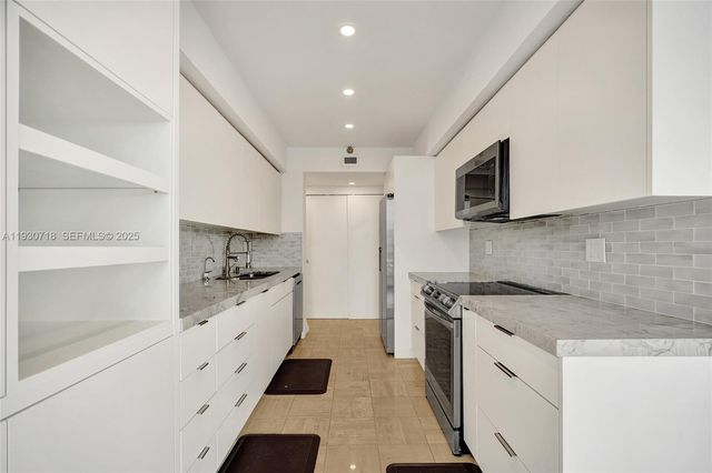 19355 Turnberry Way 26E, Aventura, FL 33180