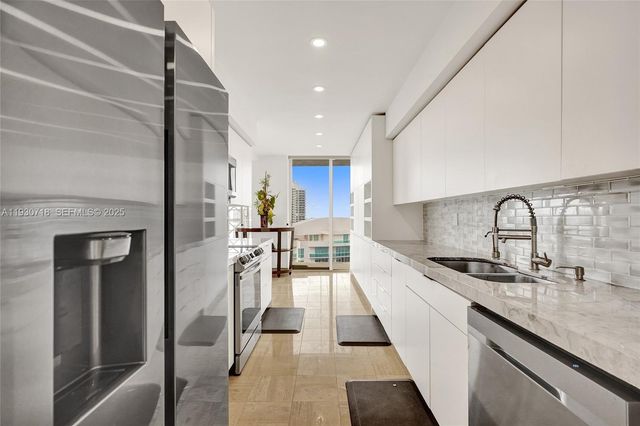 19355 Turnberry Way 26E, Aventura, FL 33180