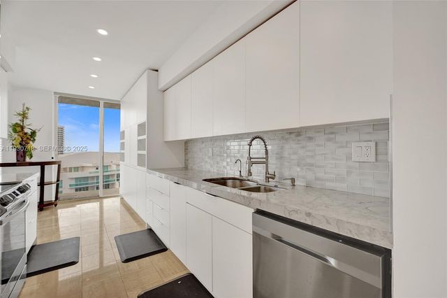 19355 Turnberry Way 26E, Aventura, FL 33180