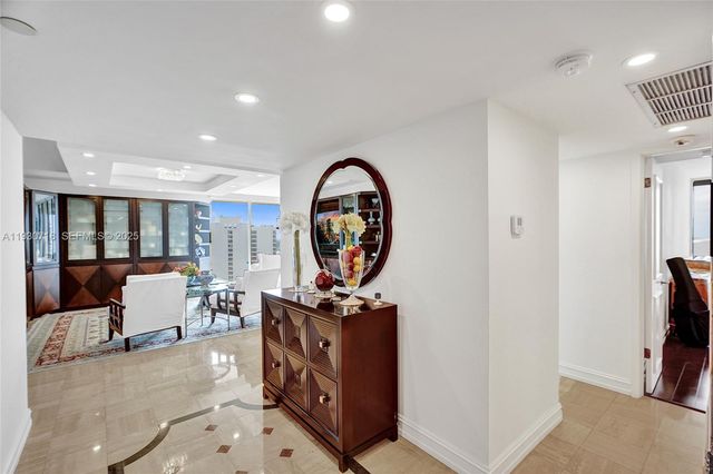 19355 Turnberry Way 26E, Aventura, FL 33180