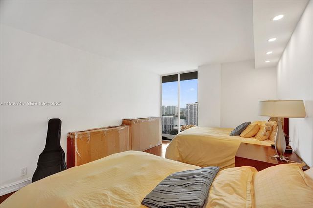 19355 Turnberry Way 26E, Aventura, FL 33180