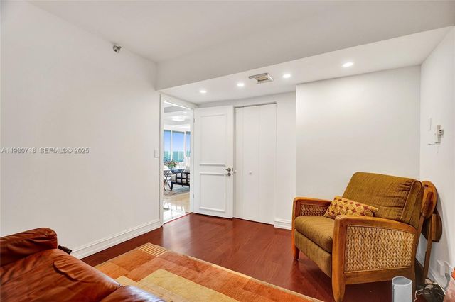 19355 Turnberry Way 26E, Aventura, FL 33180