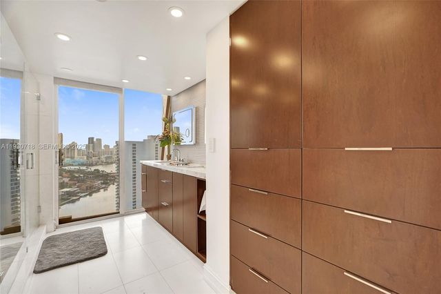 19355 Turnberry Way 26E, Aventura, FL 33180