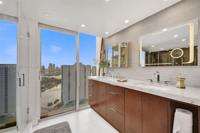 19355 Turnberry Way 26E, Aventura, FL 33180