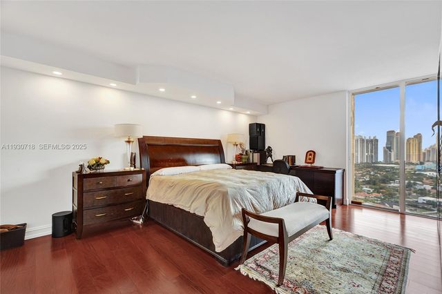 19355 Turnberry Way 26E, Aventura, FL 33180