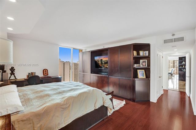 19355 Turnberry Way 26E, Aventura, FL 33180