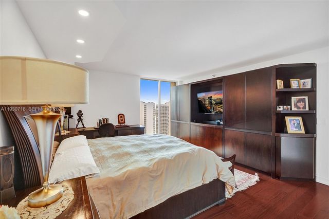 19355 Turnberry Way 26E, Aventura, FL 33180