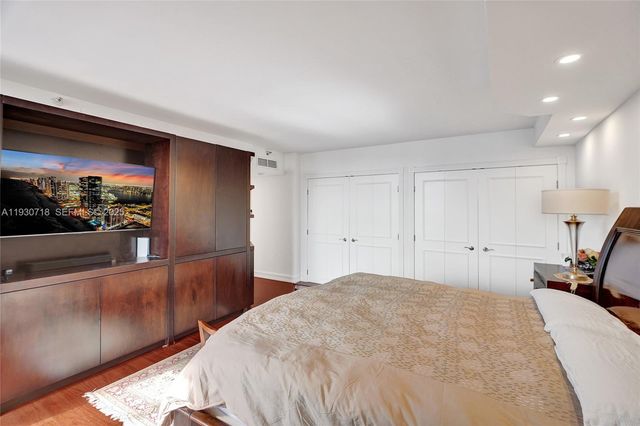 19355 Turnberry Way 26E, Aventura, FL 33180