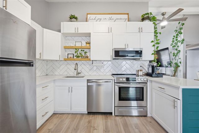 7507 WOODLAND OAKS COURT, Tampa, FL 33615