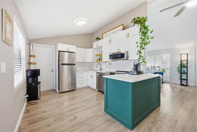 7507 WOODLAND OAKS COURT, Tampa, FL 33615