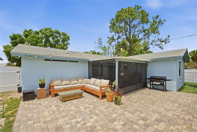 7507 WOODLAND OAKS COURT, Tampa, FL 33615