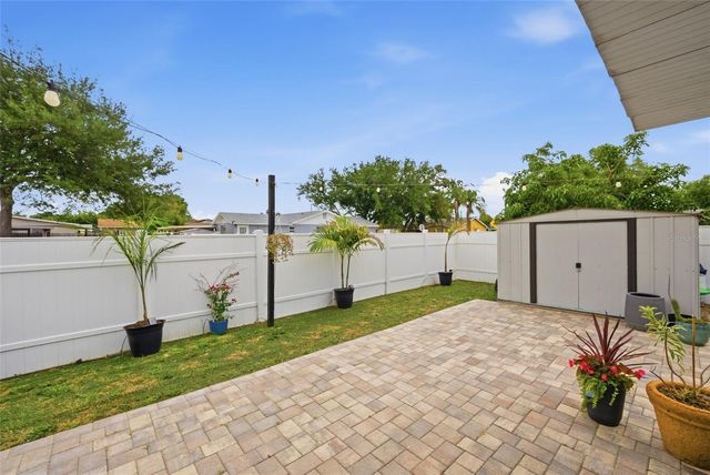 7507 WOODLAND OAKS COURT, Tampa, FL 33615