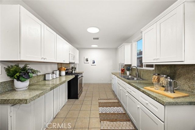 5052 Newcastle, Encino (los Angeles), CA 91316