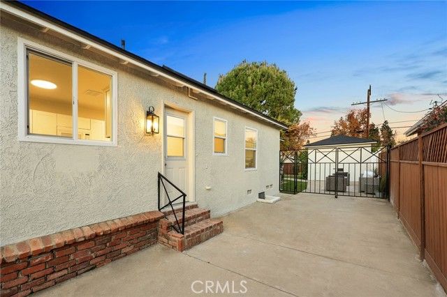 5052 Newcastle, Encino (los Angeles), CA 91316