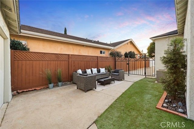 5052 Newcastle, Encino (los Angeles), CA 91316